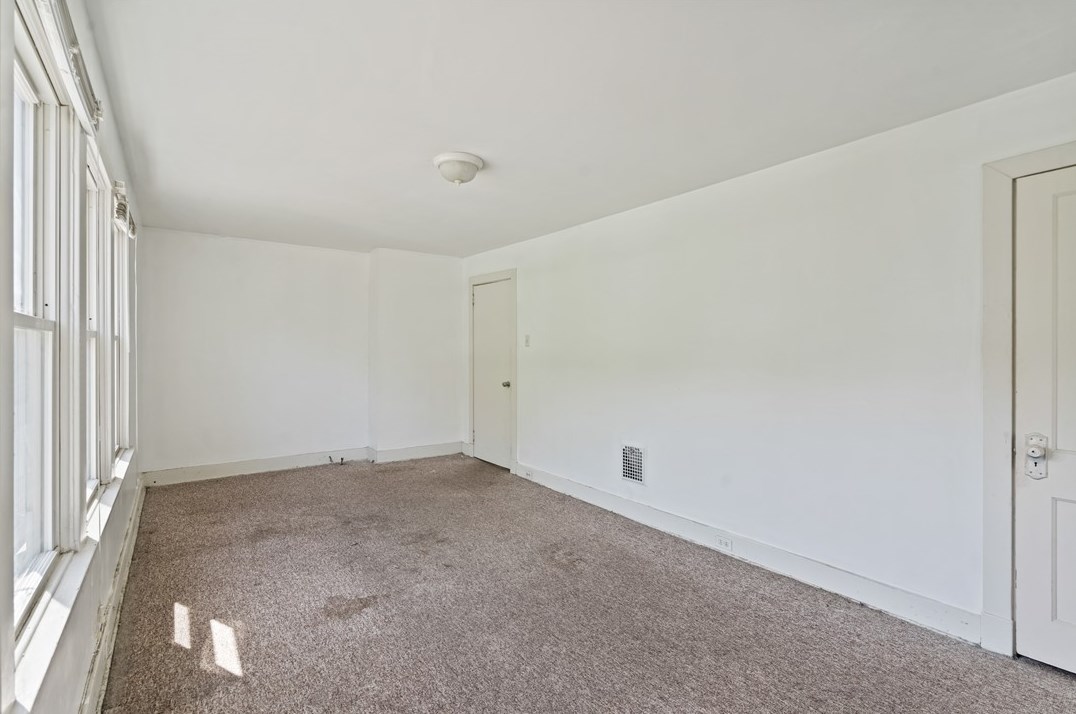 4744 Kincaid St, Pittsburgh PA 15224-1215 exterior