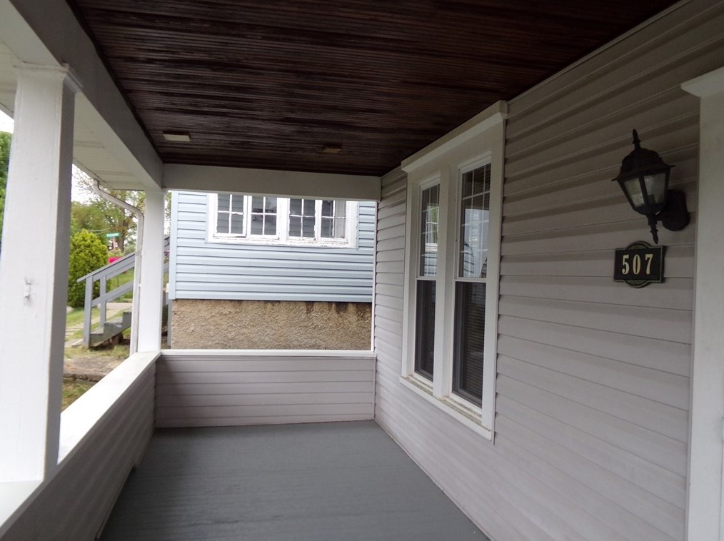 507 Riverview Dr, New Kensington, PA 15068-5938