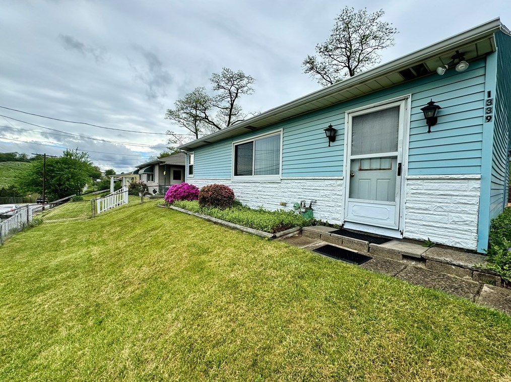 1339 New York Ave, Mckeesport, PA 15133-3613