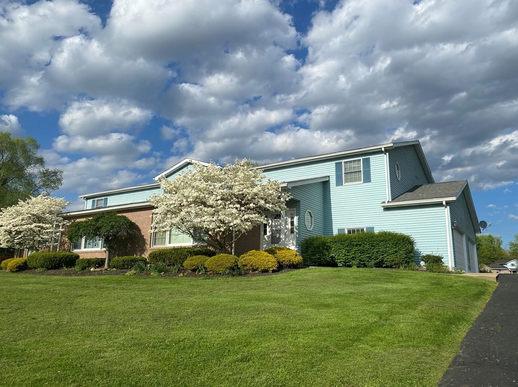 725 Rollinson Rd, Hermitage, PA 16148