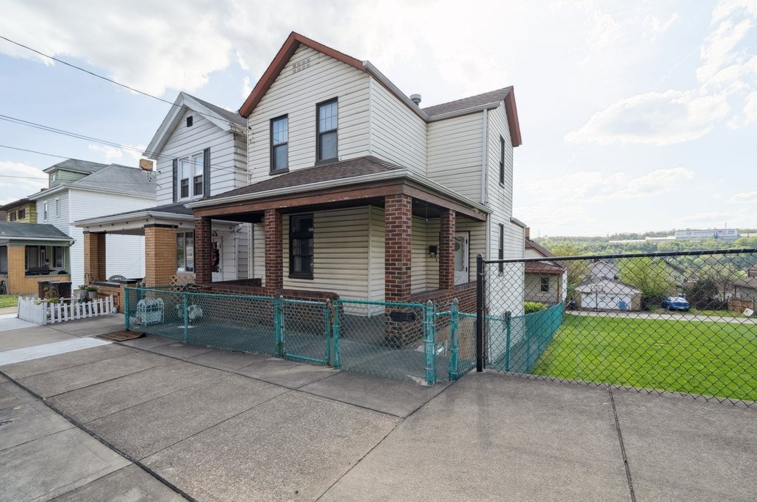 512 Indiana Ave, Glassport, PA 15045-1419