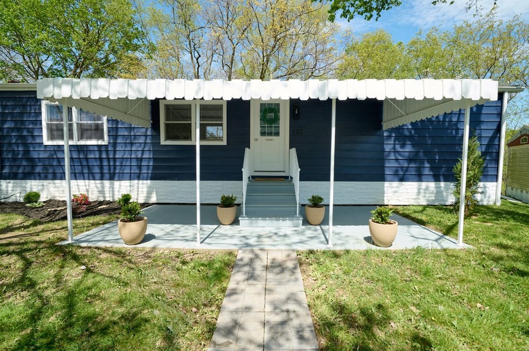 122 Woodland Dr, Tarentum, PA 15084-2332