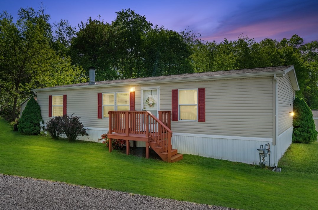 619 Deana Way, Rochester, PA 15074