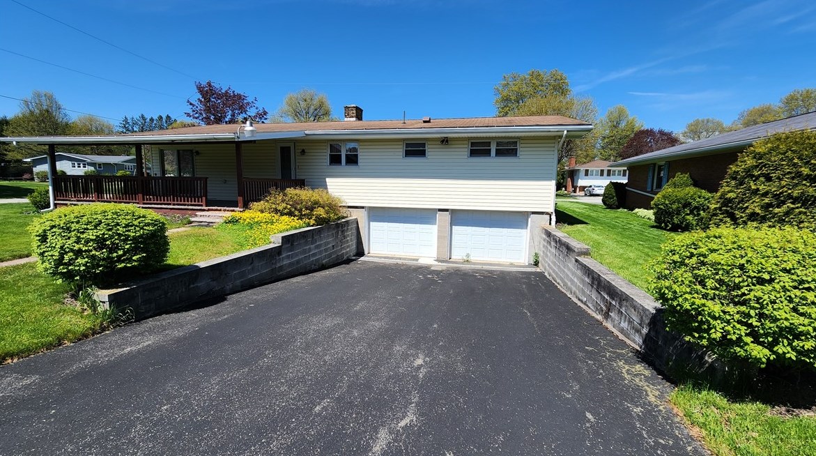 885 W Garrett St, Somerset, PA 15501