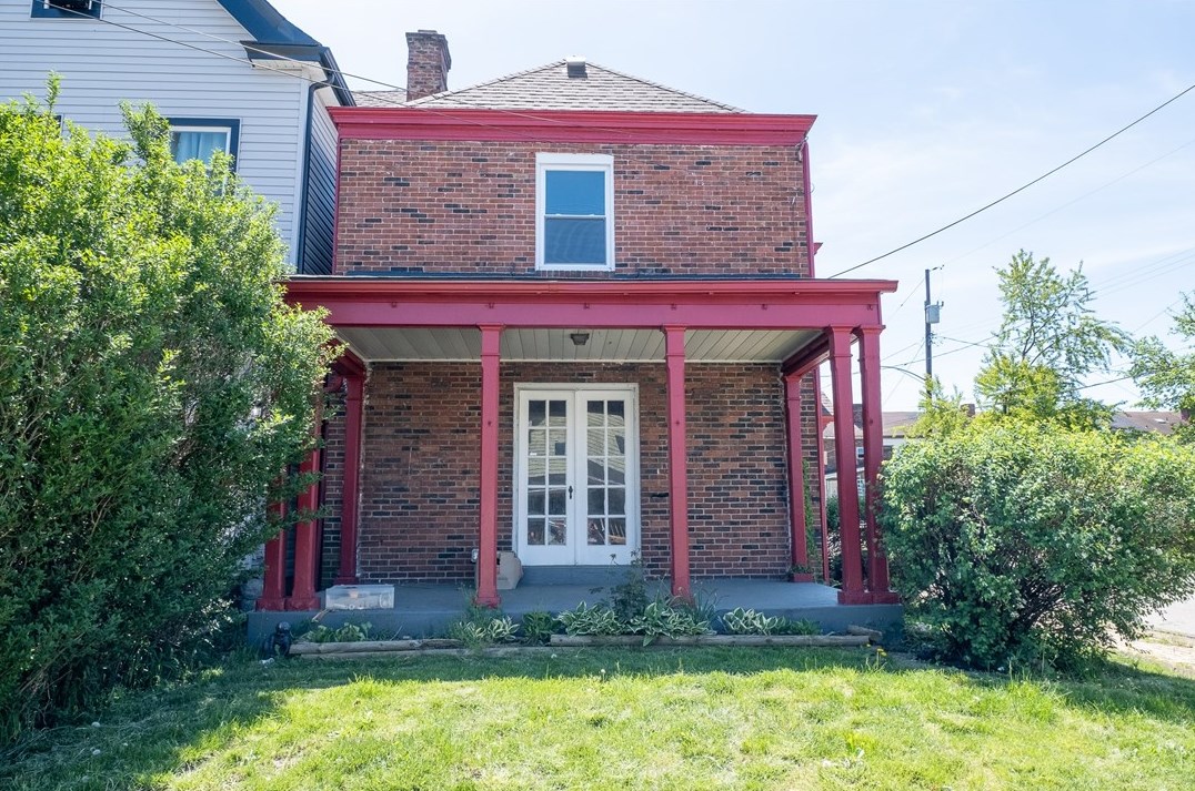 700 17th Ave, Whitaker, PA 15120-2032