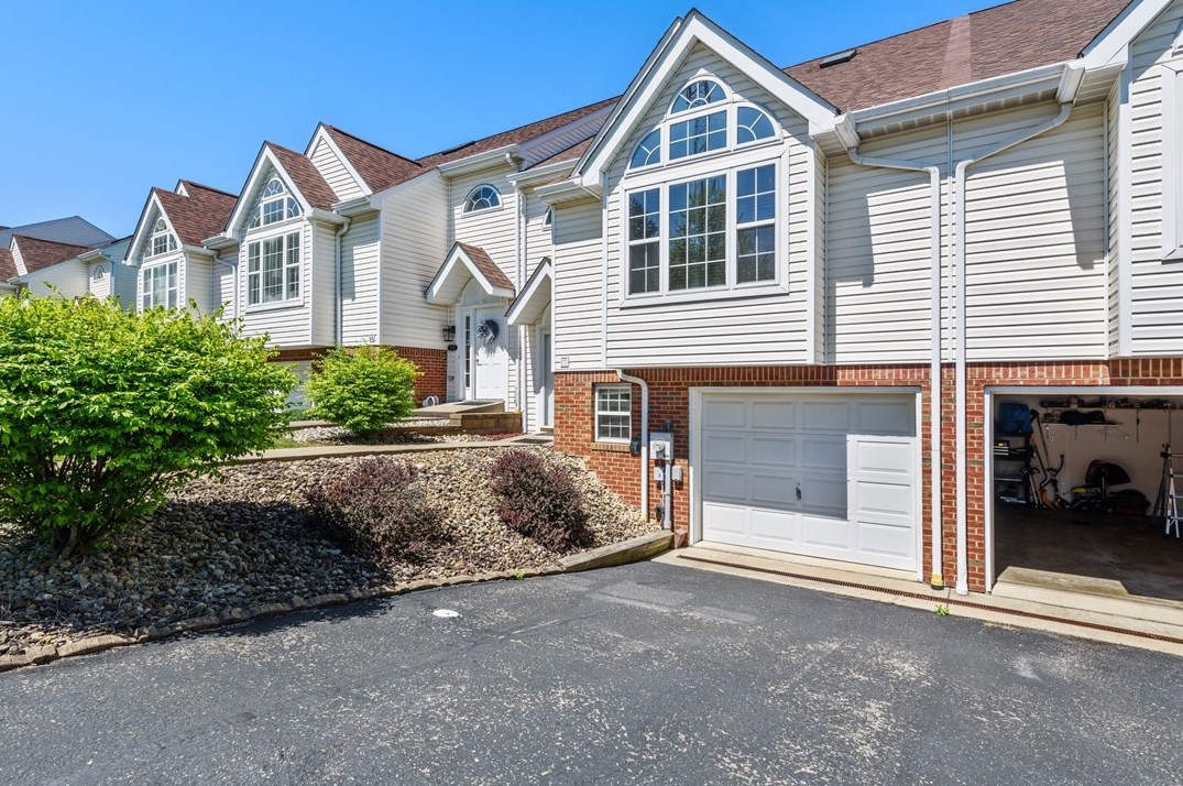 323 Links Ct, Delmont, PA 15626