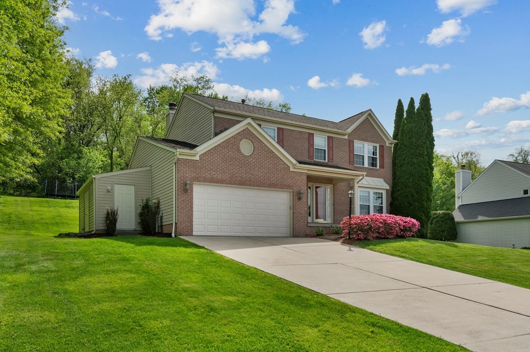 890 Castleview Dr, North Huntingdon, PA 15642