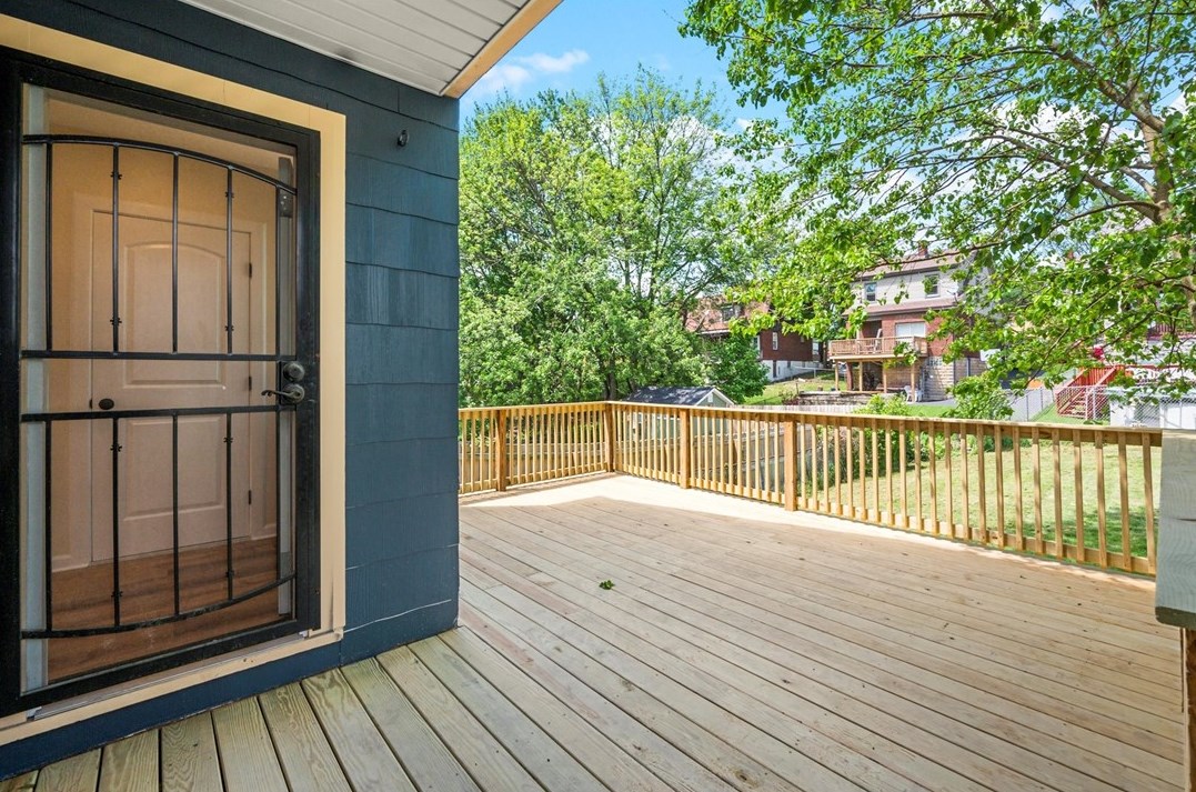 317 Anthony St, Pittsburgh PA 15210-2242 exterior