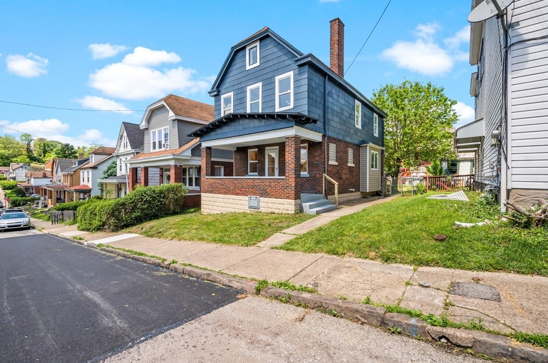 317 Anthony St, Pittsburgh PA 15210-2242 exterior
