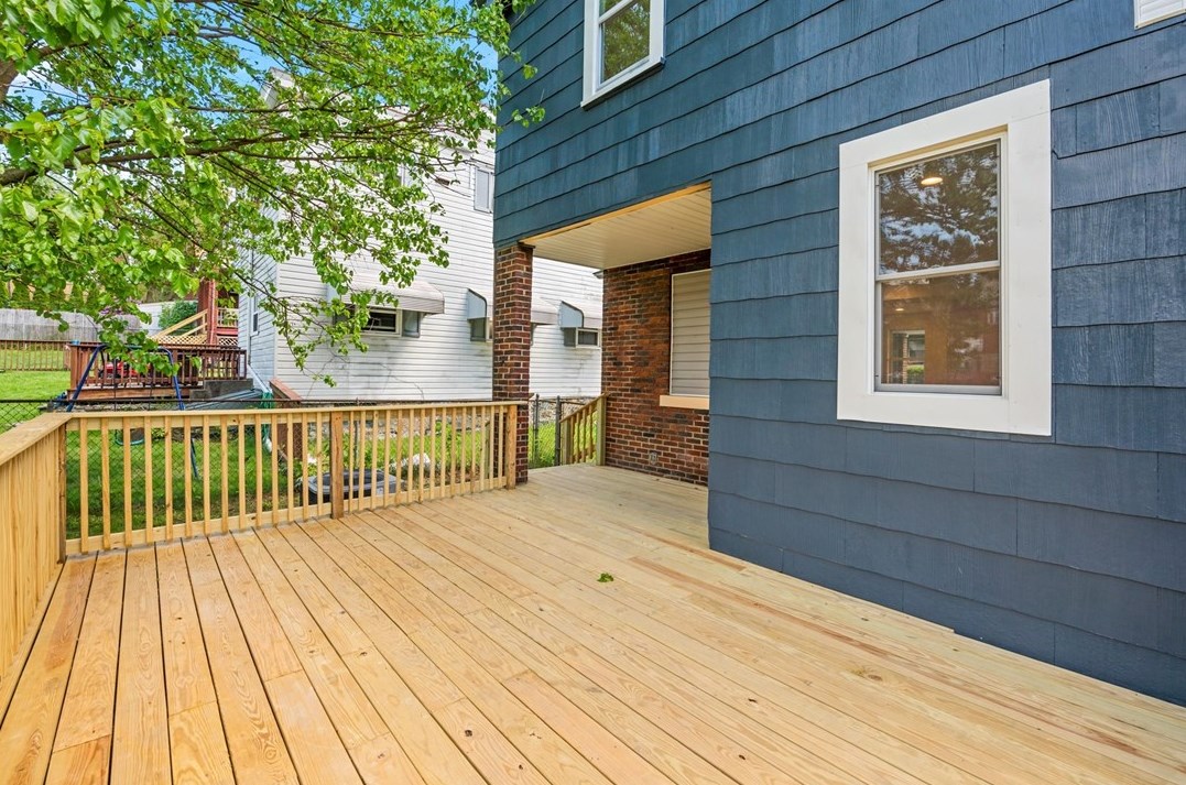 317 Anthony St, Pittsburgh PA 15210-2242 exterior