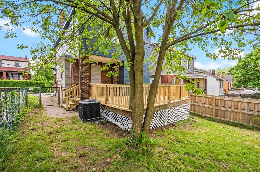 317 Anthony St, Pittsburgh PA 15210-2242 exterior