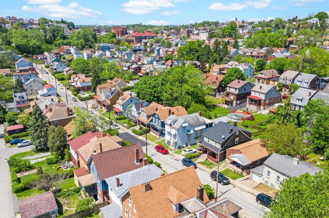 317 Anthony St, Pittsburgh PA 15210-2242 exterior