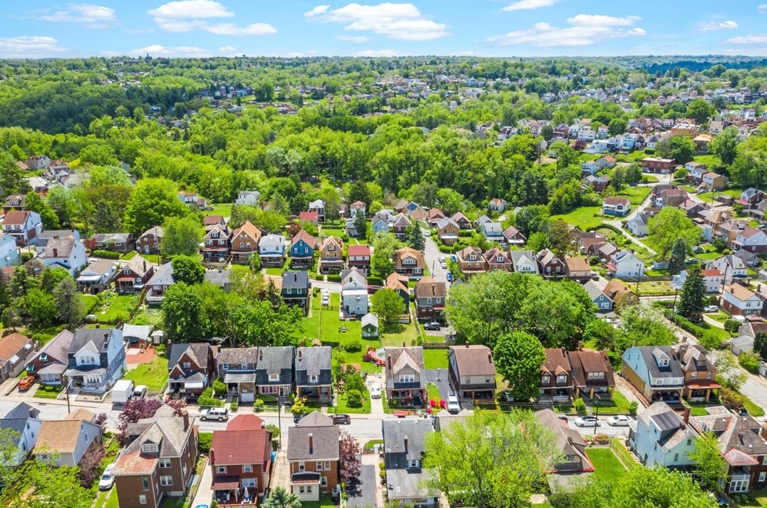 317 Anthony St, Pittsburgh PA 15210-2242 exterior