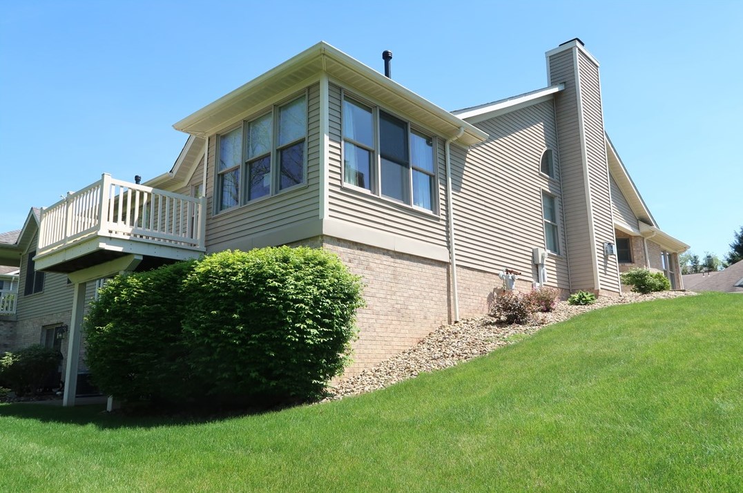 1602 Hunt Club Dr, Greensburg, PA 15601-8417