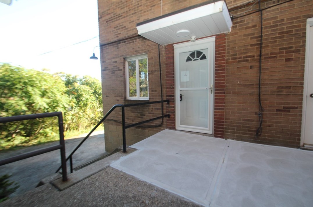 4513 Main St, Whitaker, PA 15120-3331