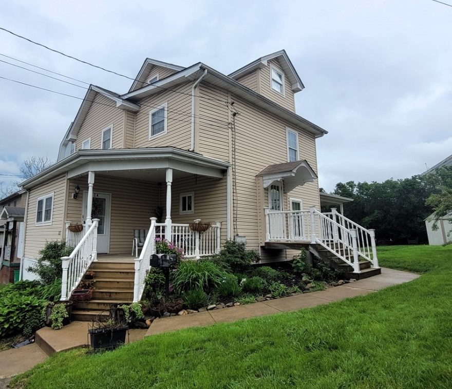 327 Painter St, Greensburg, PA 15601-2840