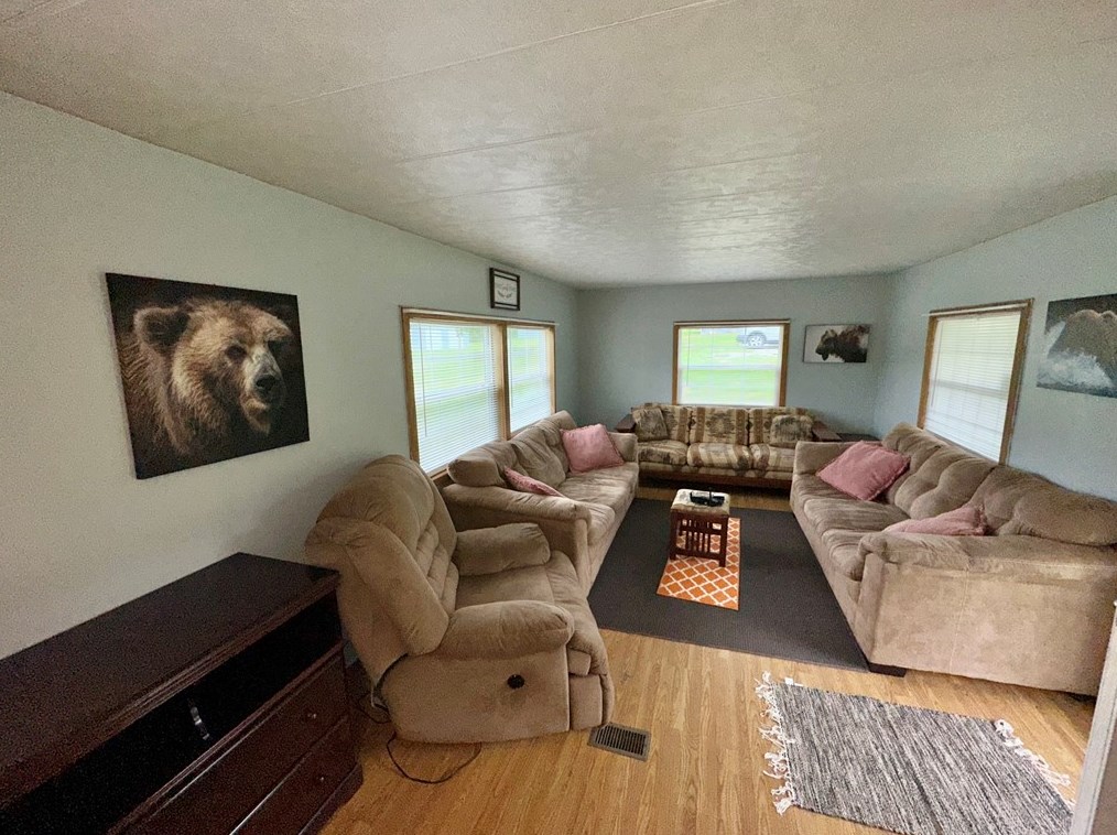 398 Walnut Hill Rd, Oliphant Furnace, PA 15401