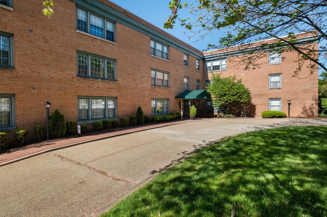 5903 Fifth Ave #205, Pittsburgh, PA 15232