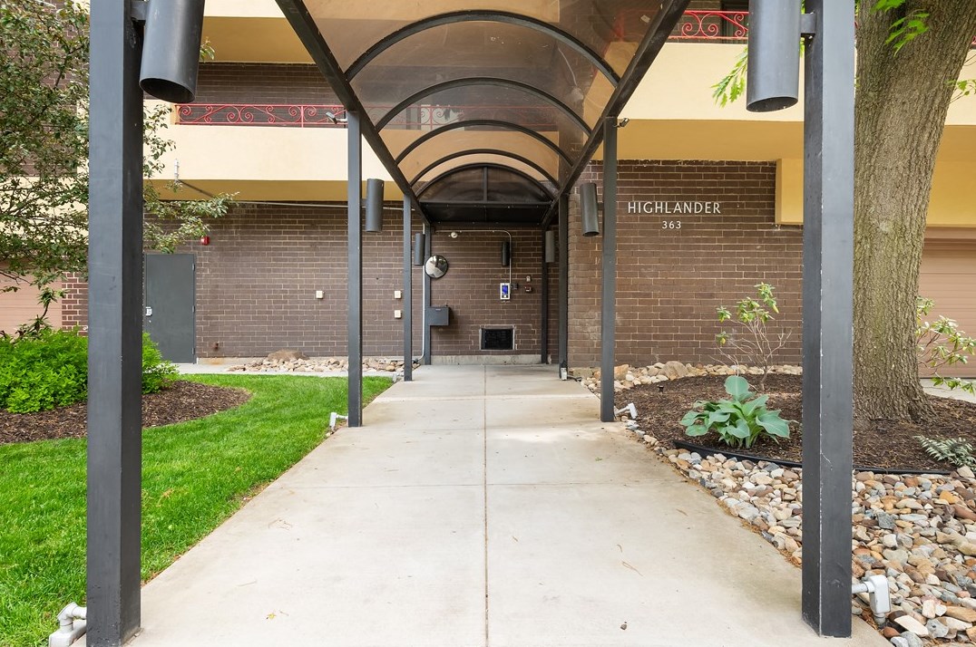 363 S Highland Ave #401, Pittsburgh, PA 15206