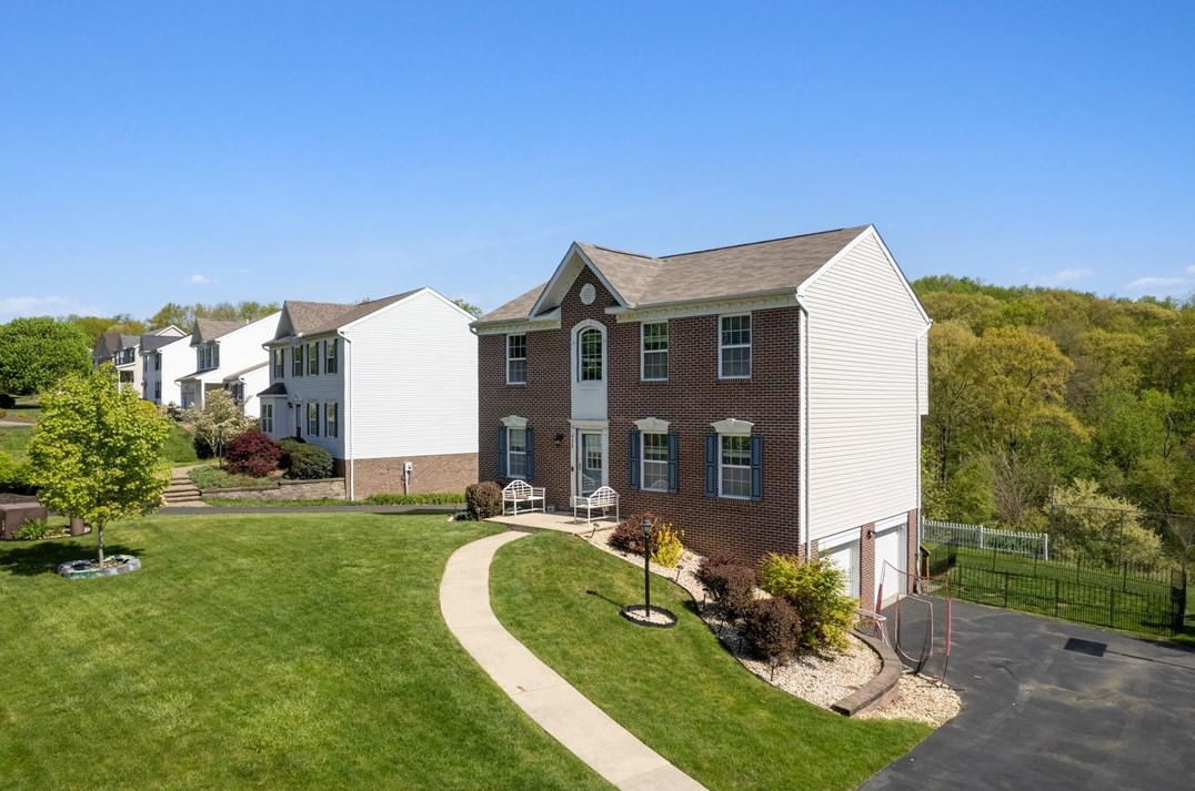 532 Sunrise Dr, Leechburg, PA 15656