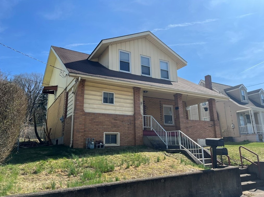 819 Forest St, Latrobe, PA 15650-1648