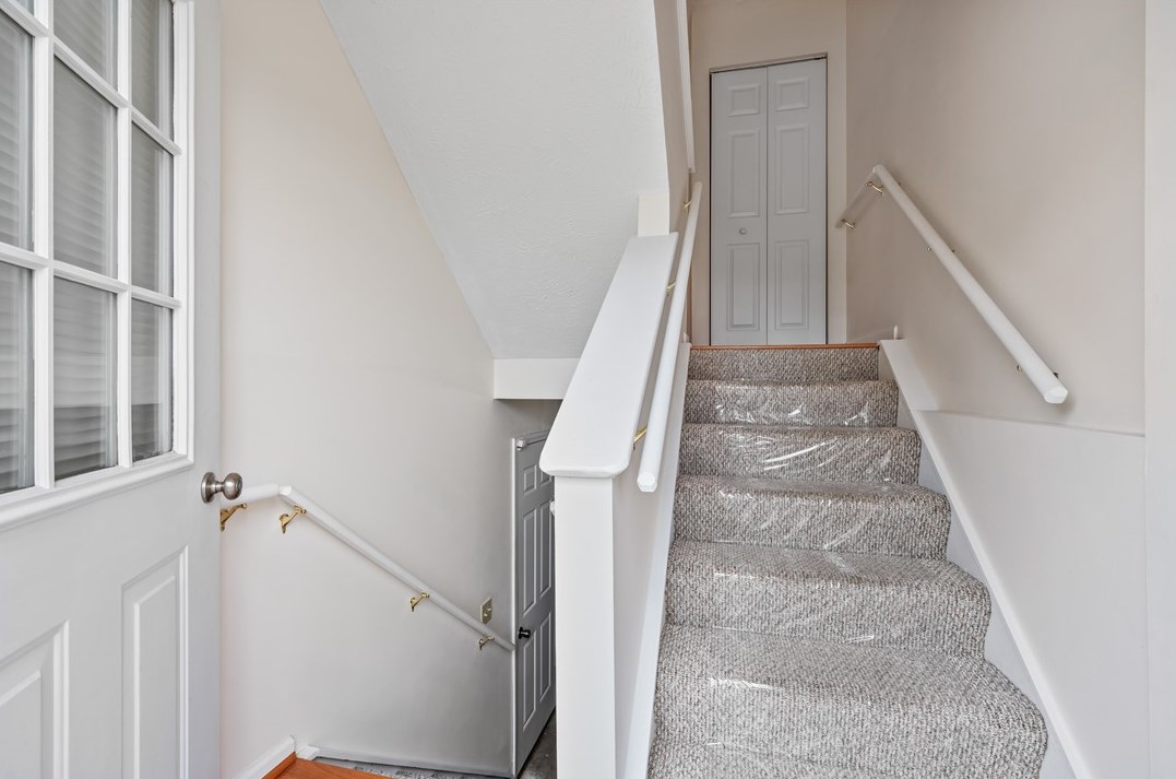 102 Mountain Dr, Collier Township, PA 15106-2264