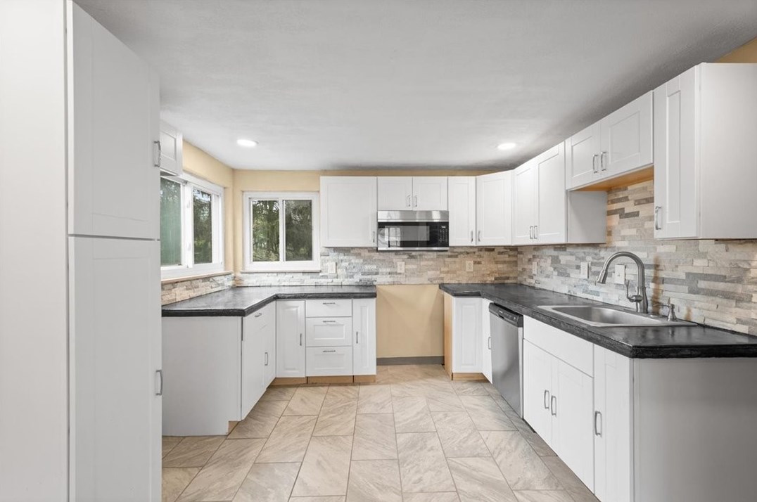 302 Clay Dr, Pittsburgh, PA 15235