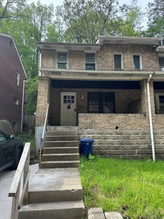 719 Maytide St, Pittsburgh, PA 15227-1733