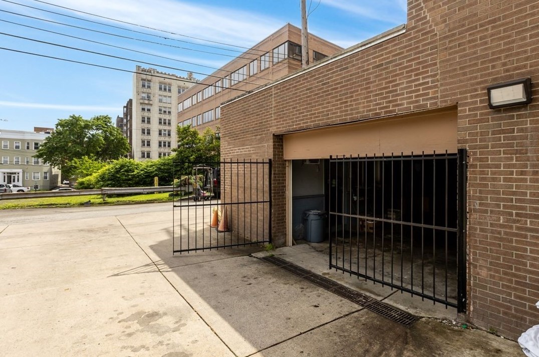 220 Dithridge St, Pittsburgh PA  15213-1456 exterior