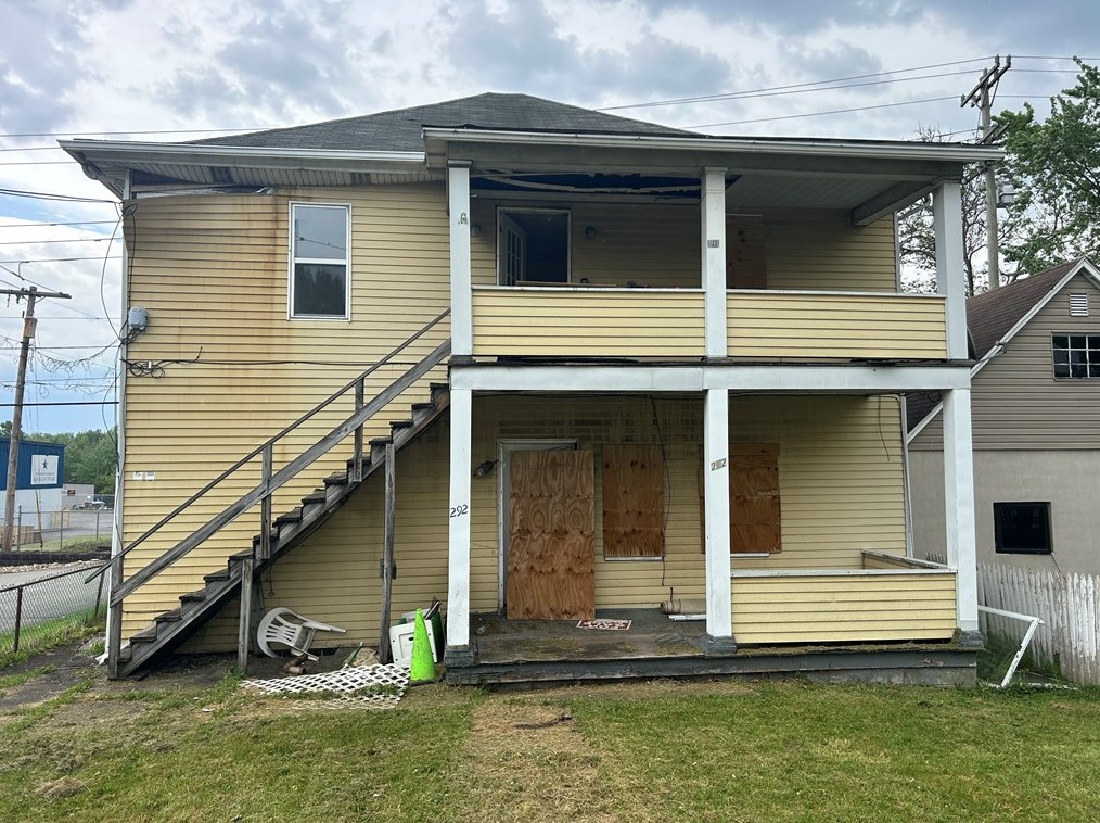 292 Pittsburgh St, Oliphant Furnace, PA 15401-2338