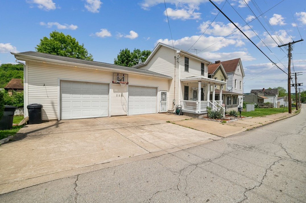 205 Wall Ave, Wall, PA 15148