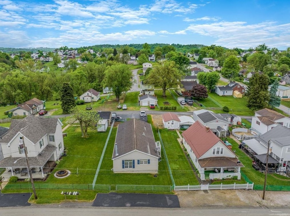 750 Wilmington St, Washington, PA 15301-5361