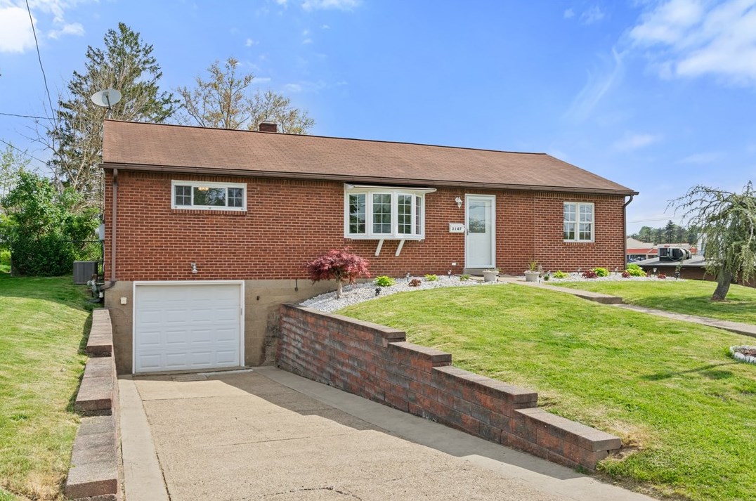 3147 Ben Davis Ave, New Kensington, PA 15068-3549