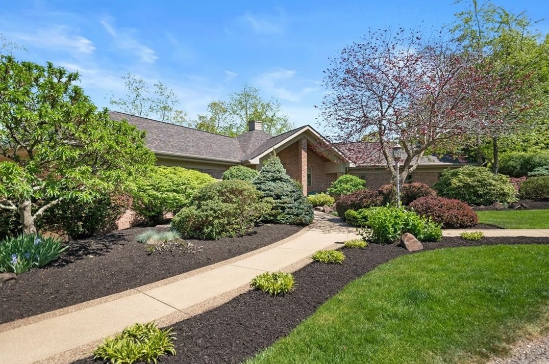 1007 Lakeside Dr, Mc Donald, PA 15057-3054