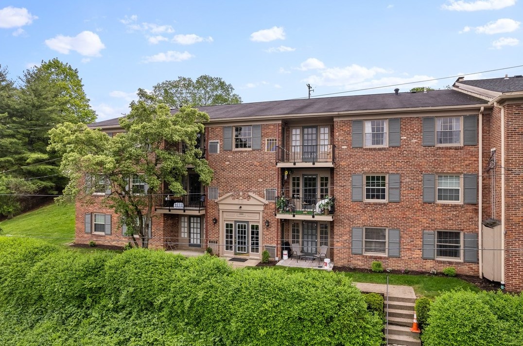 1060 Chatham Park Dr #d, Pittsburgh, PA 15216