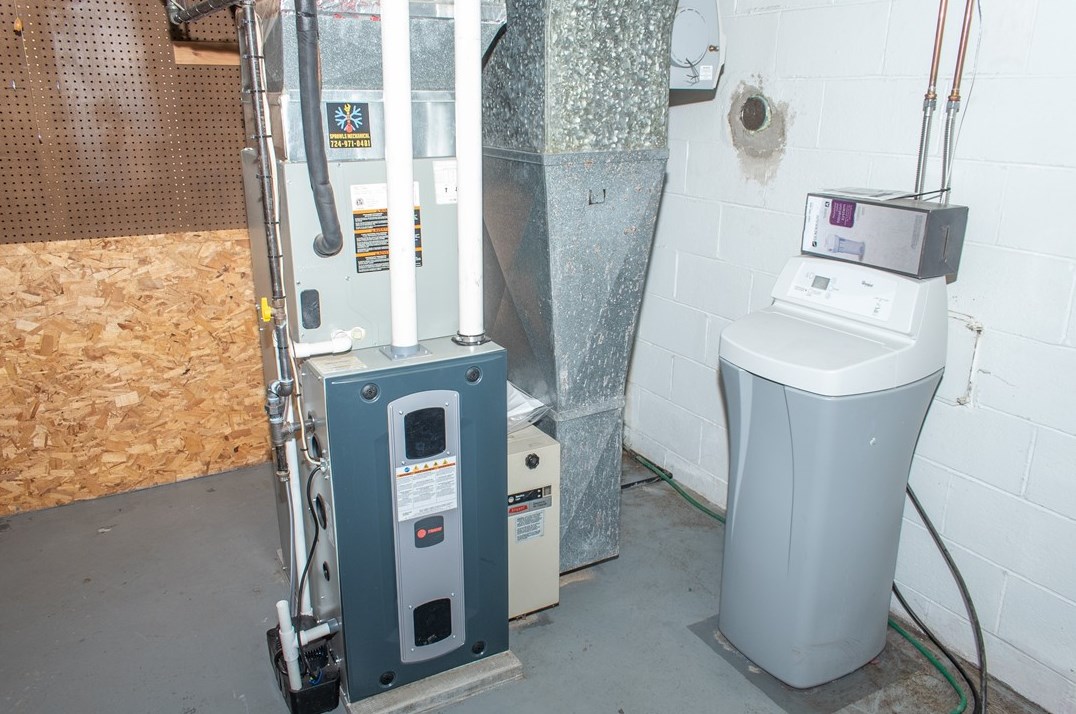 1348 Bechtel St, Monaca PA 15061-1112 exterior