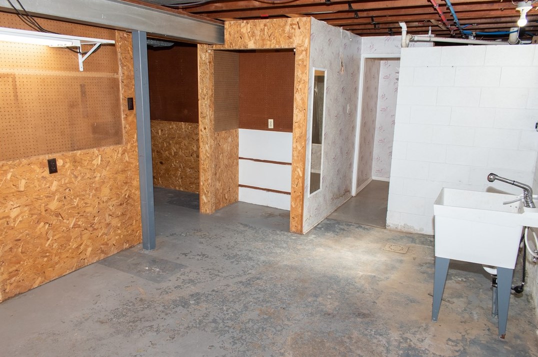 1348 Bechtel St, Monaca PA 15061-1112 exterior