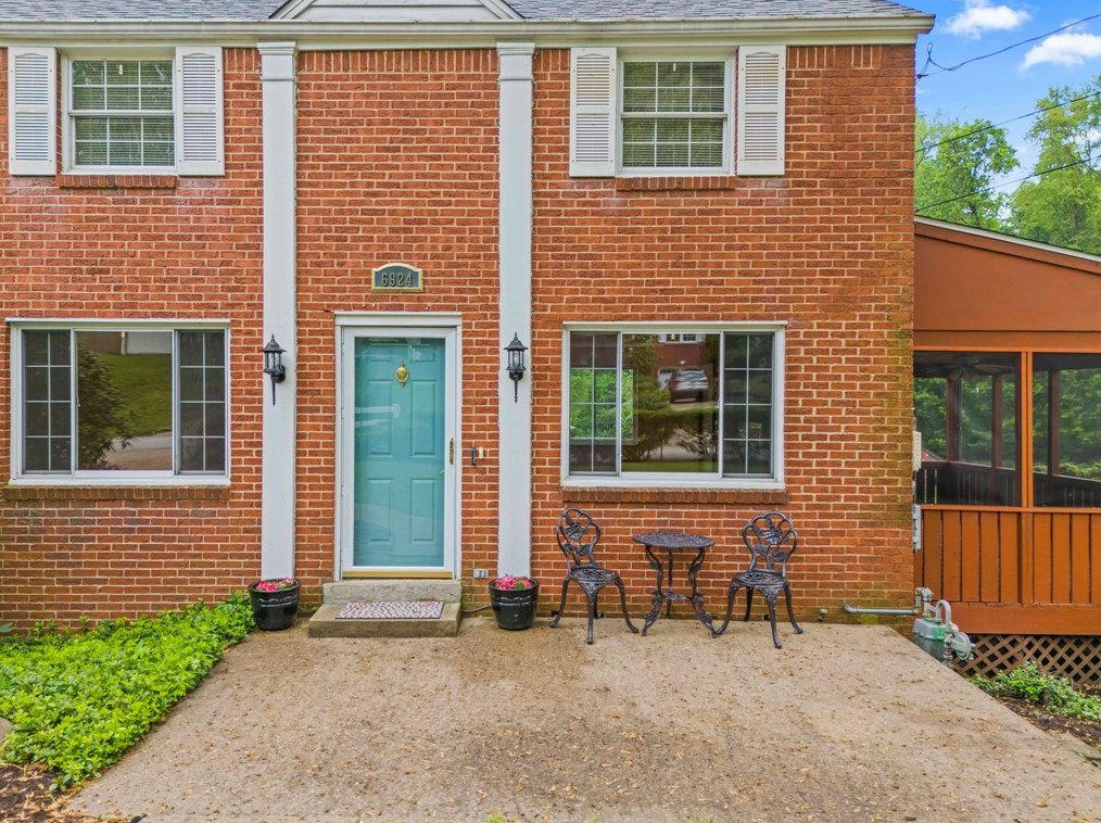 6924 Hilldale Dr, Pittsburgh, PA 15236-3635