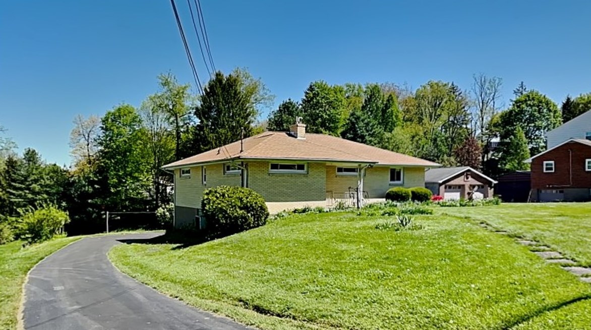 210 Bradshaw Dr, Sewickley, PA 15143-9572