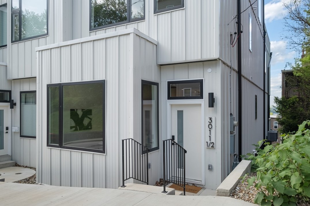 3011 Paulowna St, Pittsburgh, PA 15219-3719