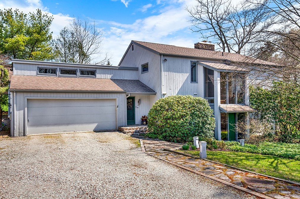29 Woodstone Dr, Greensburg, PA 15601-9522