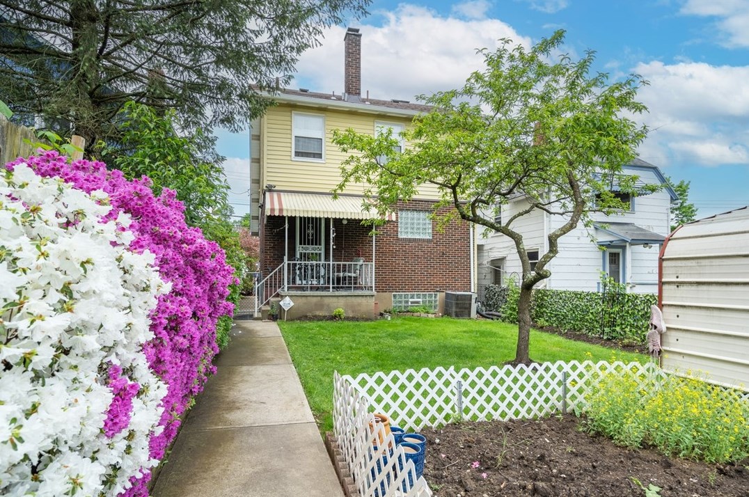 811 Romine Ave, Mckeesport, PA 15133-3881