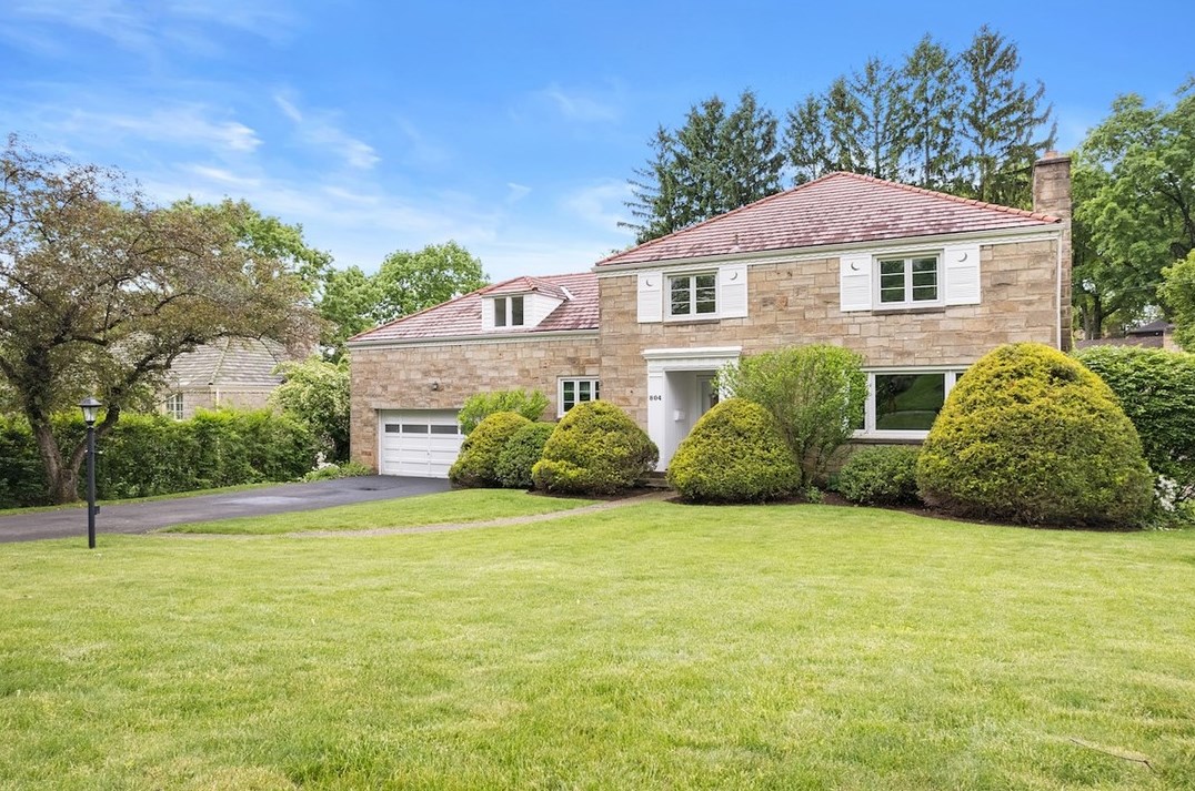 804 White Oak Cir, Pittsburgh, PA 15228-1712