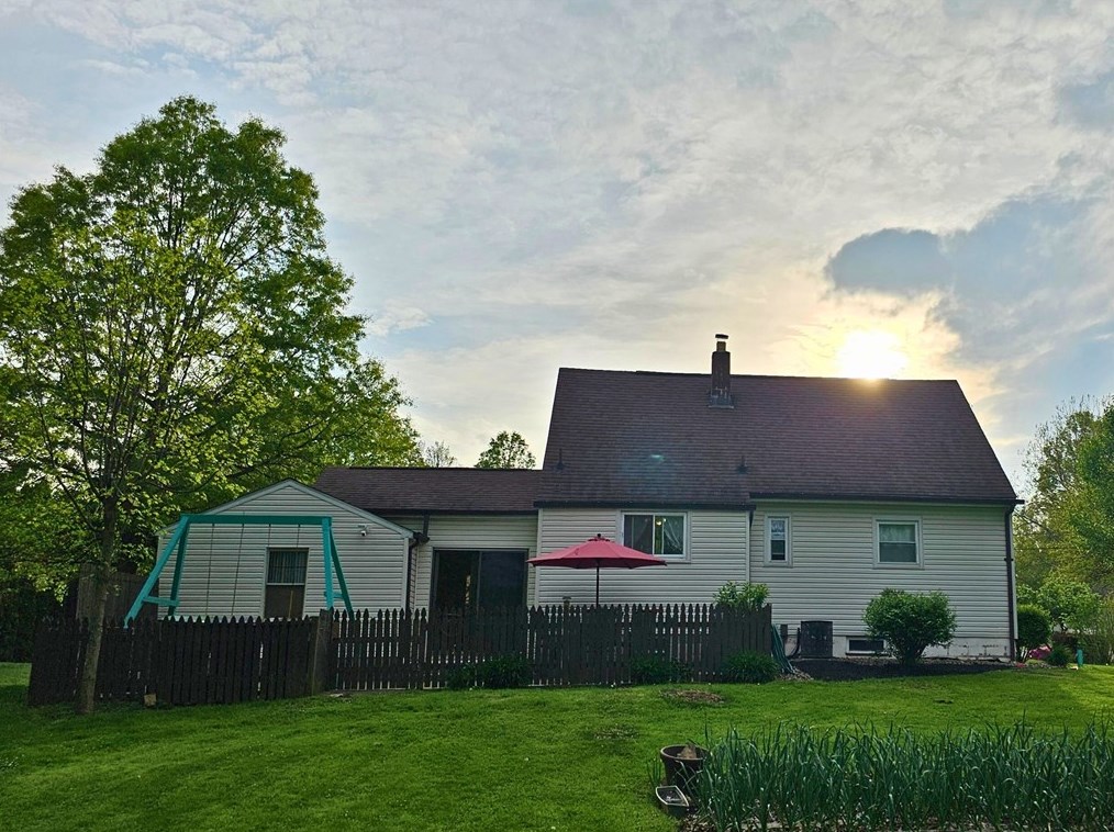 129 S Kerrwood Dr, Hermitage, PA 16148