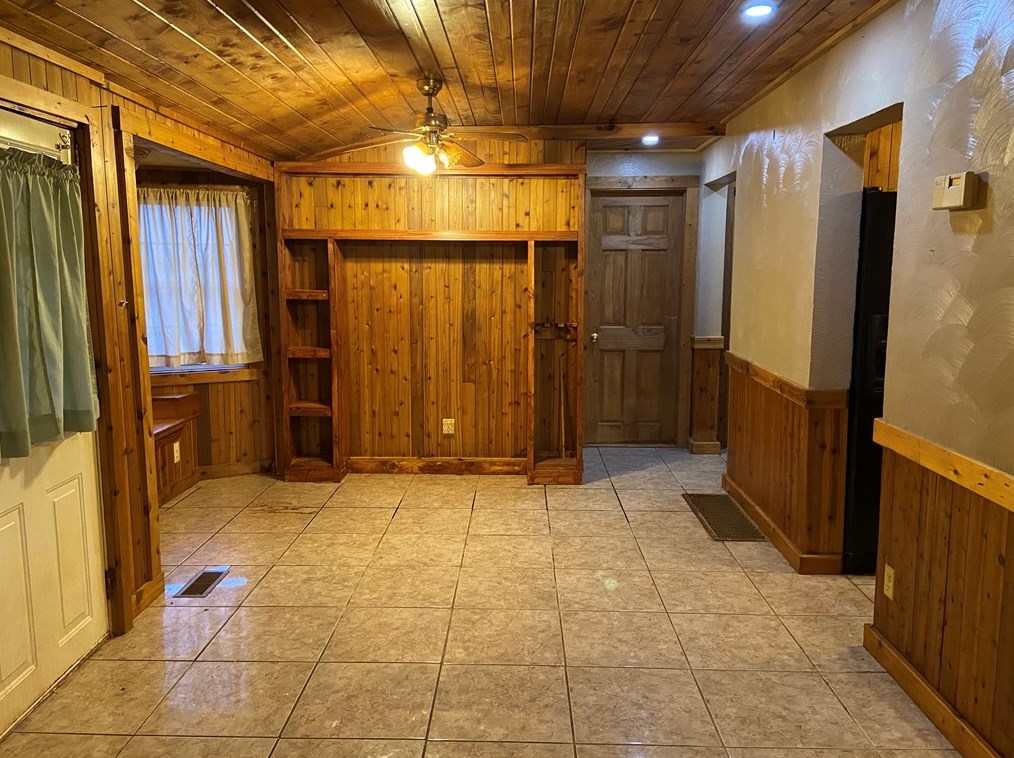302 Jackson Ave, Parker, PA 16049-9418