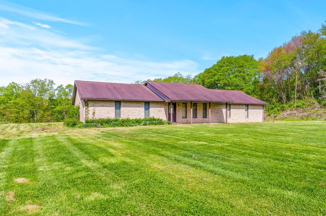 1490 Perry Hwy, Mercer, PA 16137