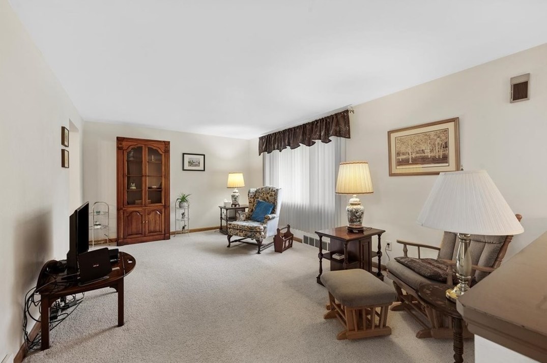 176 Nassau Dr, Pittsburgh, PA 15239-2139