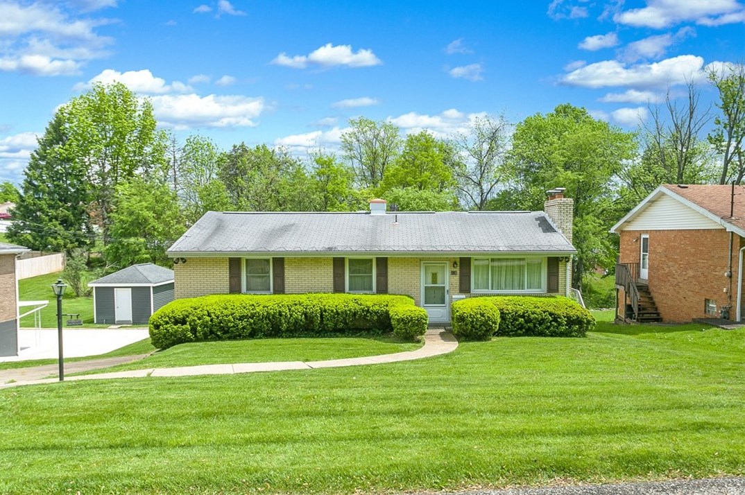 220 Fairlawn Dr, Monroeville, PA 15146-1234
