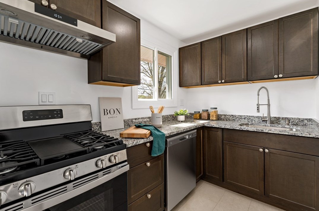 330 Cherrydell Dr, Pittsburgh PA 15220-1906 exterior