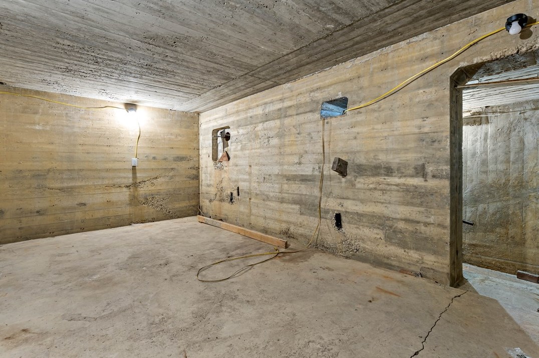 330 Cherrydell Dr, Pittsburgh PA 15220-1906 exterior